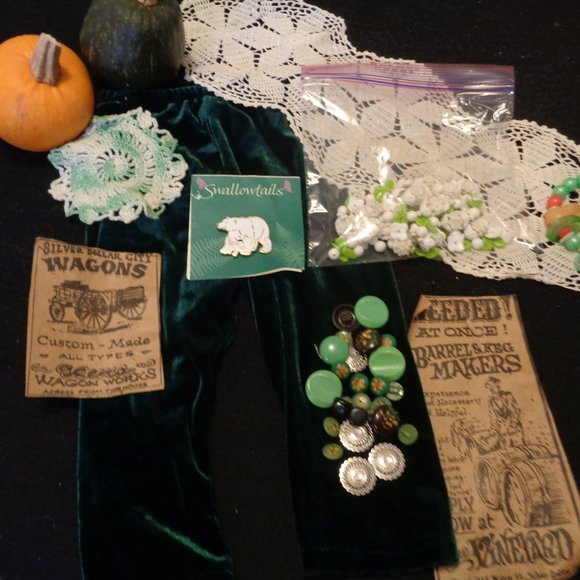 VINTAGE BUTTONS RETRO BEADS BUTTONS JEWELRY DOILYS ADDS BABY ITEM LOT - Picture 5 of 6